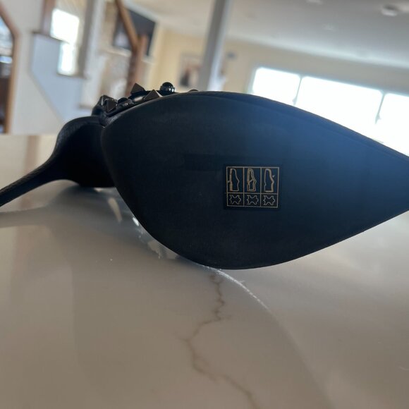 Brand new Valentino Rockstud Caged Grainy Leather Pumps - Picture 7 of 8